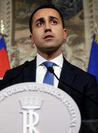 Luigi Di Maio (uprostřed), šéf Hnutí pěti hvězd