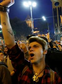 &quot;Taneční protest&quot; před gruzínským parlamentem v Tbilisi.