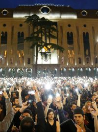 &quot;Taneční protest&quot; před gruzínským parlamentem v Tbilisi.