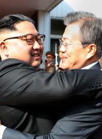 Severokorejský lídr Kim Čong-un a jihokorejský prezident Mun Če-in se v sobotu znovu sešli.