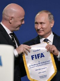 Prezident FIFA Infantino a ruský prezident Putin