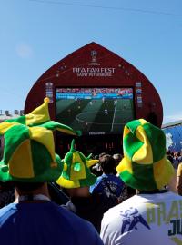 Fanoušci v Petrohradě při sledování zápasu mezi Portugalskem a Marokem
