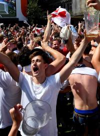 Angličtí fanoušci slaví vysokou výhru nad Panamou