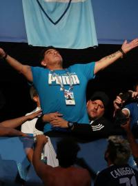 Diego Maradona děkuje nebesům za Messiho první gól