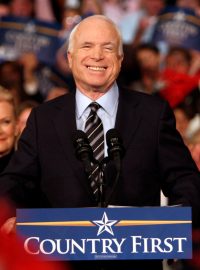 John McCain během kampaně ve státu Wisconsin.