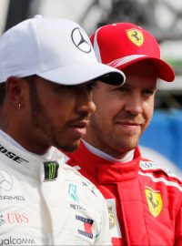 Sebastian Vettel ztrácí na Lewise Hamiltona 30 bodů