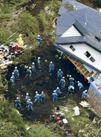 Následky zemětřesení v japonské Acumě
