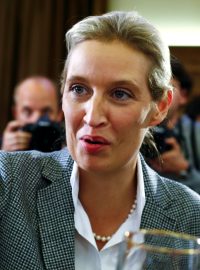 Do bavorského parlamentu se poprvé dostala protestní Alternativa pro Německo (AfD). Členka strany Alice Weidel slaví volební úspěch.