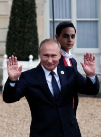Vladimir Putin, ruský prezident, po slavnostním obědu v Elysejském paláci v Paříži