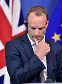 Dominic Raab kvůli nesouhlasu s dohodou odstoupil