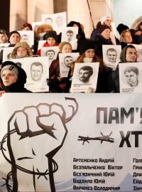 Dvacet čtyři ukrajinských námořníků, které loni zadrželo Rusko v Kerčském průlivu, by se mohlo brzy dostat na svobodu. Na snímku je demonstrace za jejich propuštění v Kyjevě v prosinci 2018