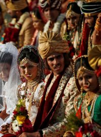 Hromadná svatba v indickém městě Surat