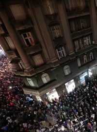 Lidé protestovali proti srbskému prezidentovi Aleksandaru Vučičovi a jeho vládě, kterou považují za autokratickou