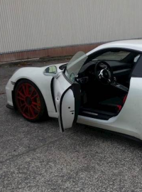 V aukci se bude dražit osobní automobil Porsche 911 GT 3