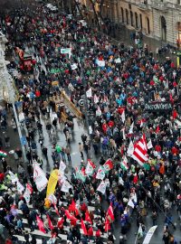 Lidé v maďarské Budapešti opět protestují proti krokům vlády Viktora Orbána