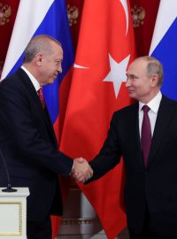 Schůzka ruského prezidenta Putina s jeho tureckým protějškem Erdoganem.