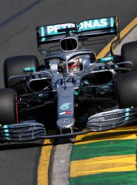 Lewis Hamilton vyhrál kvalifikaci Velké ceny Austrálie