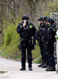 Nozozemští policisté pátrají po střelci z tramvaje