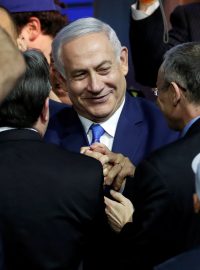 Benjamin Netanjahu po příjezdu do štábu strany v Tel Avivu.