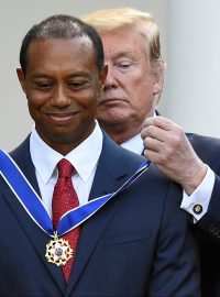 Americký prezident Donald Trump předal nejvyšší civilní USA vyznamenání golfistovi Tigeru Woodsovi
