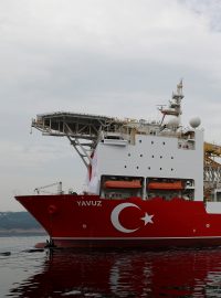 Turecká loď Yavuz v pondělí opustila vody jihozápadně od Kypru, kde prováděla průzkum surovinových ložisek