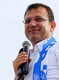 Ve volbách starosty Istanbulu má kandidát opozice Ekrem Imamoglu podle průzkumů náskok.