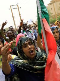 Demonstranti se sešli v Chartúmu a městě Omdurmán, které je druhým největší v zemi.