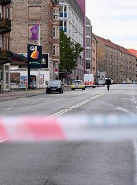 Policisté 10. srpna v Kodani zabezpečují oblast před místní policejní stanicí, kde došlo k výbuchu