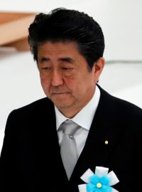 Japonský premiér Šinzó Abe během připomínkové akce k výročí kapitulace Japonska ve druhé světové válce