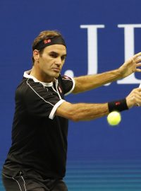 Roger Federer během utkání s Grigorem Dimitrovem ve čtvrtfinále US Open