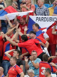 Čeští fanoušci během zápasu Česko vs Kosovo v Prištině.