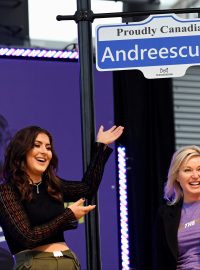 Senzační vítězku US Open Kanaďanku Biancu Andreescuovou (vlevo) ocenili v jejím rodném městě Mississauga a pojmenovali po ní ulici