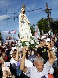 Na pětimilionovém Slovensku, kde se většina lidí hlásí ke katolické víře, mohou v současnosti ženy požádat o interrupci do 12. týdne těhotenství.