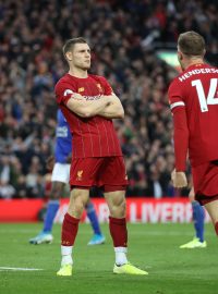 James Milner slaví vítěznou penaltu v zápase s Leicesterem