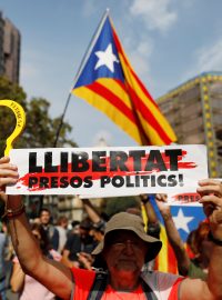 Protesty v Barceloně po pondělním rozsudku ohledně katalánských politiků.