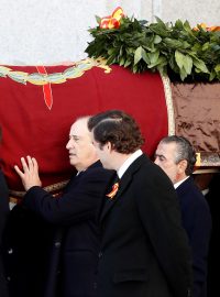 Rakev s ostatky španělského diktátora Franciska Franka