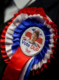 Zastoupení Demokratické unionistické strany v britském parlamentu kleslo z deseti na osm mandátů.