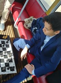 Příště se bude hrát na magnetických šachovnicích, Thai Dai Van Nguyen nemusel v zatáčkách pozorovat posuny figur