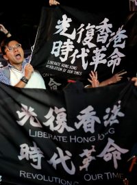 V Tchaj-pej se v návaznosti na výsledky voleb uskutečnila protičínská demonstrace na podporu Hongkongu