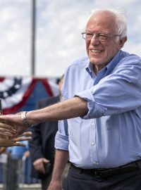 Uchazeč o demokratickou nominaci Bernie Sanders