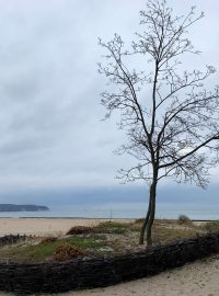 Prázdná pláž v polských Sopotách