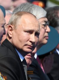 Putin v projevu na přehlídce připomněl miliony obětí ze všech národů Sovětského svazu na válečné frontě i v zázemí