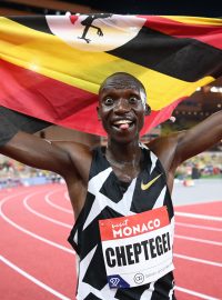 Joshua Cheptegei po doběhu světového rekordu na 5000 metrů na mítinku v Monaku