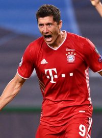 Robert Lewandowski slaví gól na 3:0.