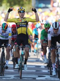 V cíli 5. etapy Tour de France byl nejrychlejší Wout van Aert