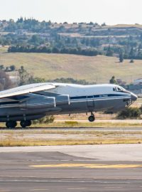 Ruský letoun Il-76 – stejný typ letadla havaroval v Belgorodské oblasti. Podle ruského ministerstva obrany byli na palubě ukrajinští váleční zajatci