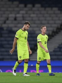 Čeští fotbalisté po prohře se Skotskem