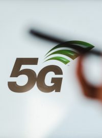 Vydražené frekvence pro 5G sítě začnou mobilní operátoři využívat na přelomu února a března příštího roku (ilustrační foto)