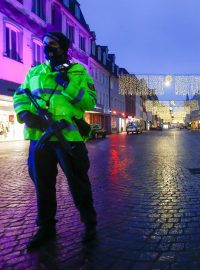 Německá policie hlídá pěší zónu, kam v úterý odpoledne najel muž do lidí.