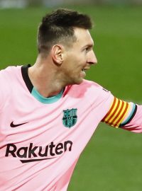 Lionel Messi slaví gól číslo 644 v dresu Barcelony.